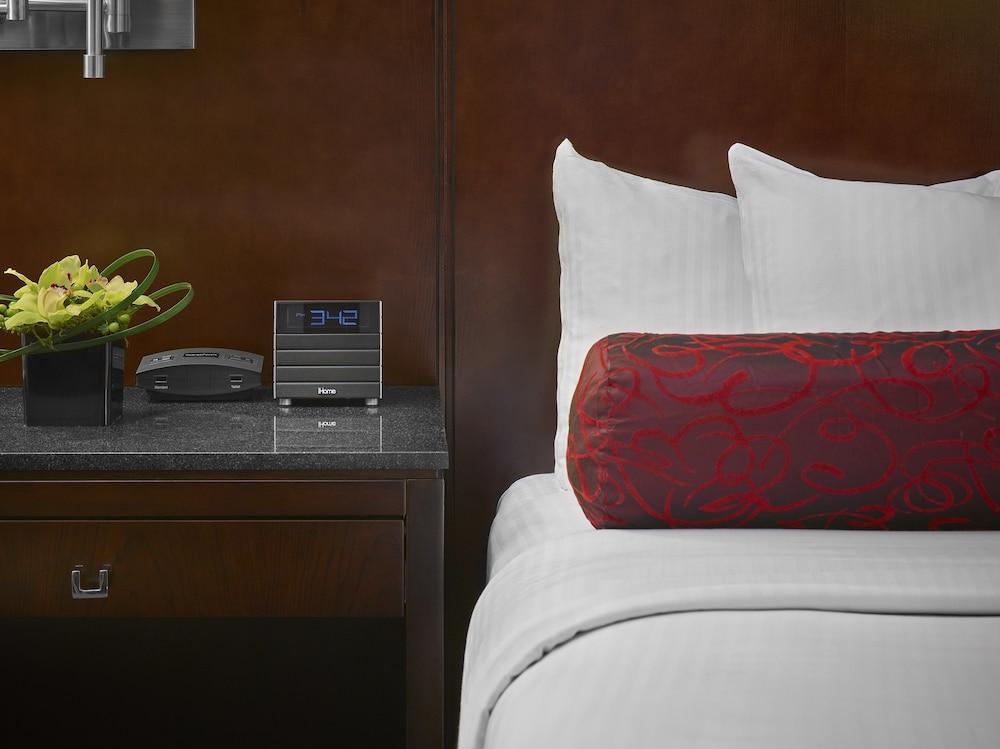 Matrix Hotel Едмънтън Екстериор снимка