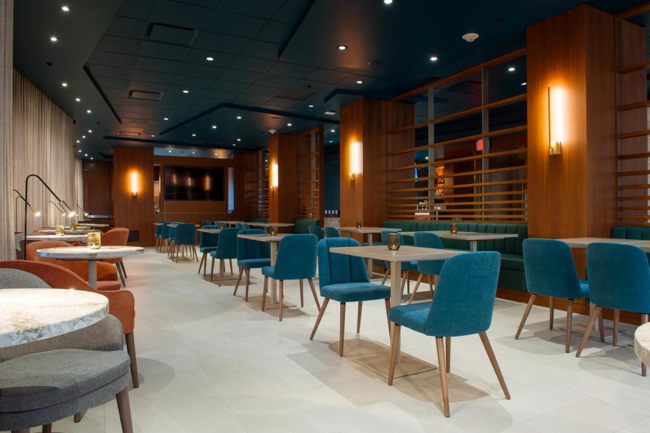 Matrix Hotel Едмънтън Екстериор снимка