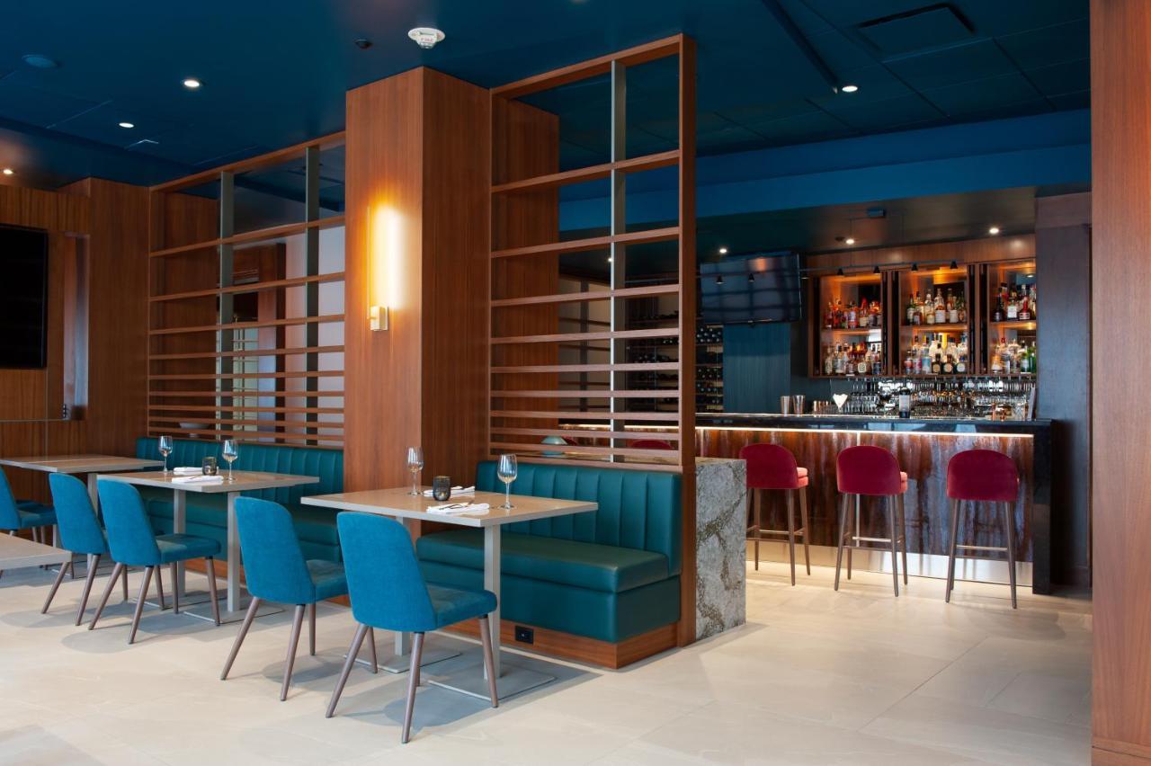 Matrix Hotel Едмънтън Екстериор снимка