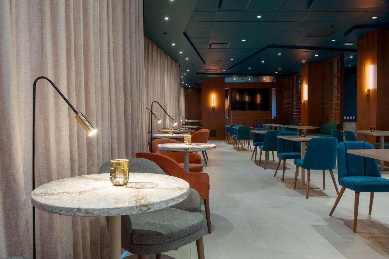 Matrix Hotel Едмънтън Екстериор снимка