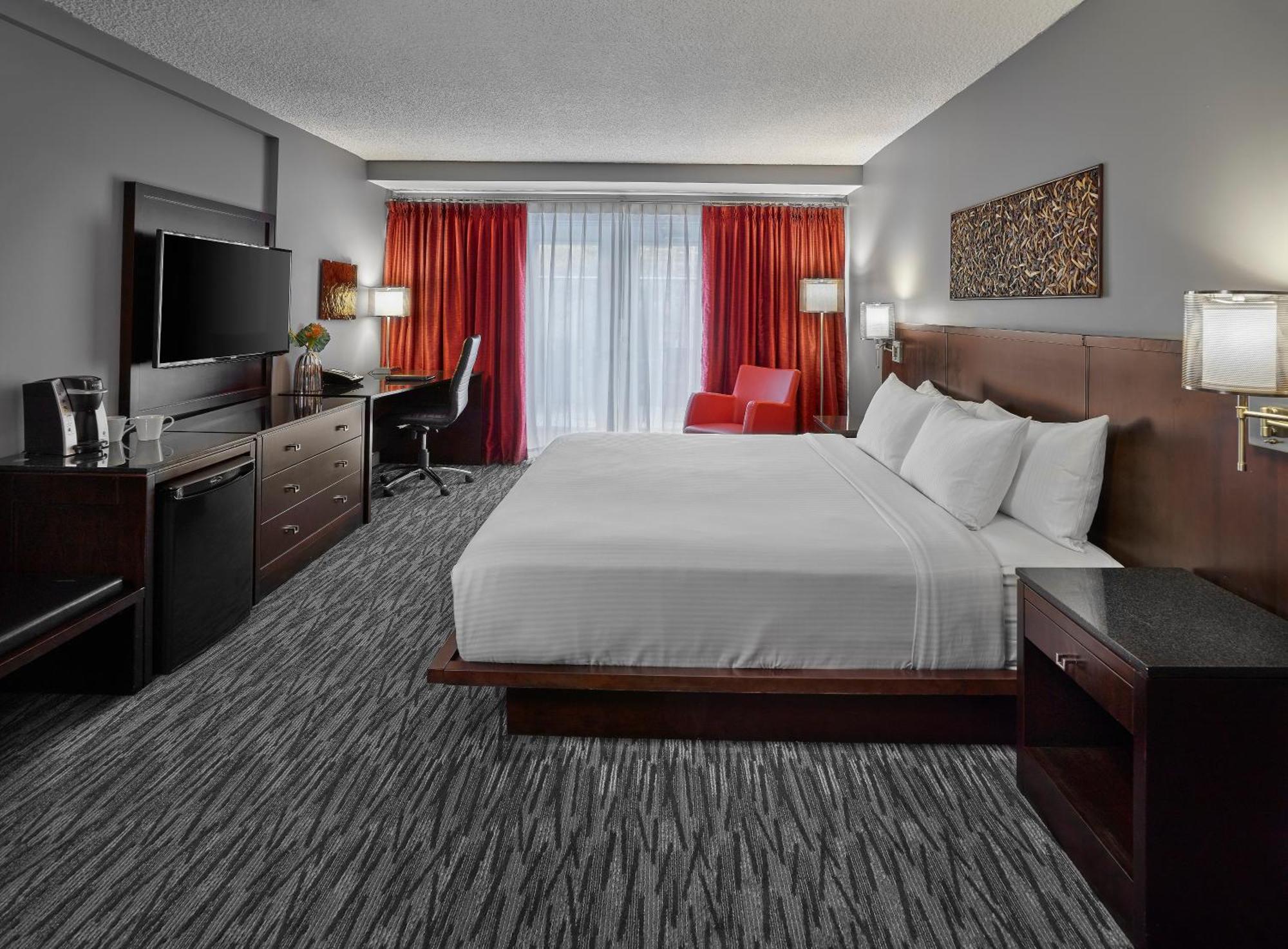 Matrix Hotel Едмънтън Екстериор снимка