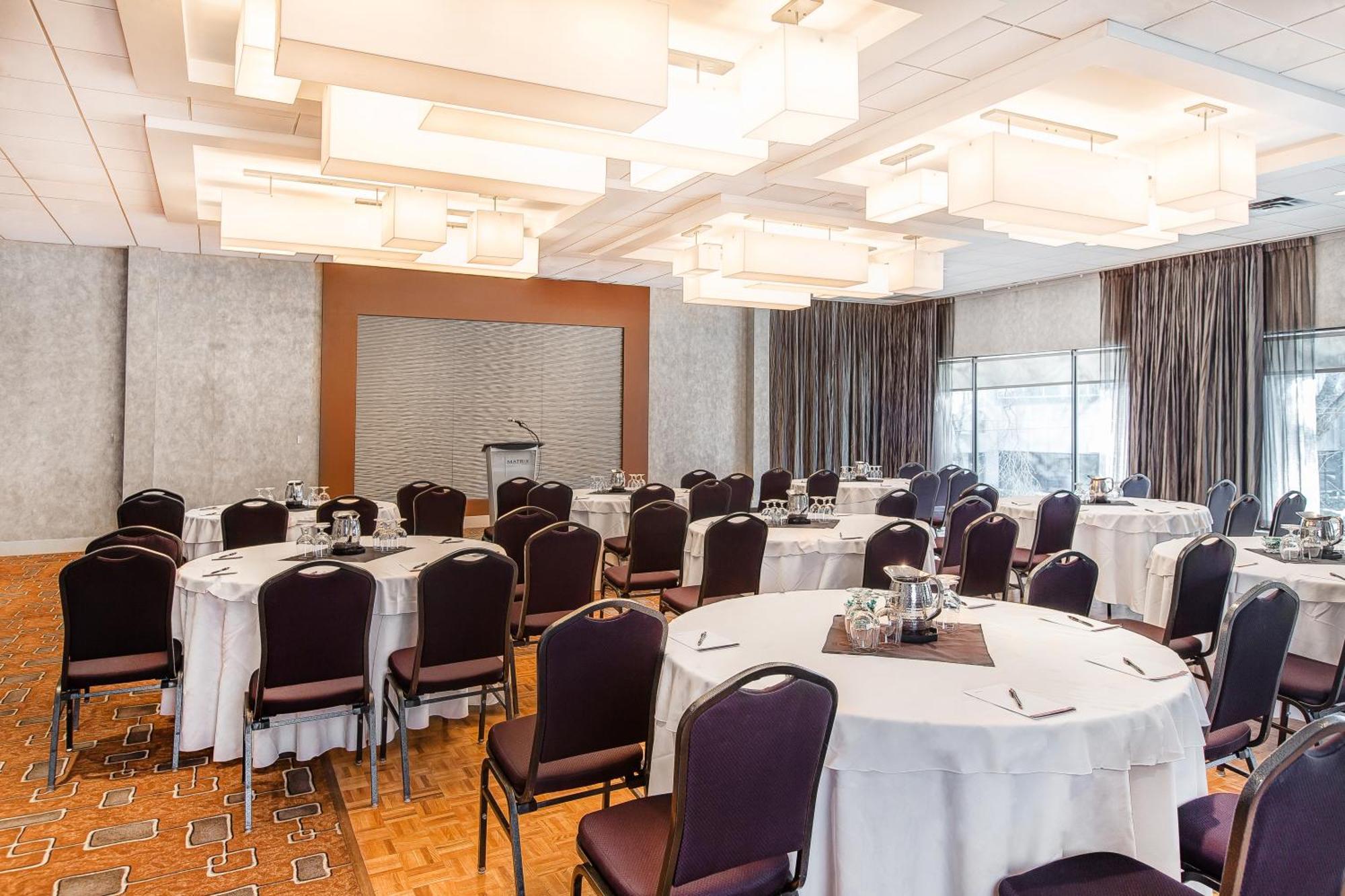 Matrix Hotel Едмънтън Екстериор снимка
