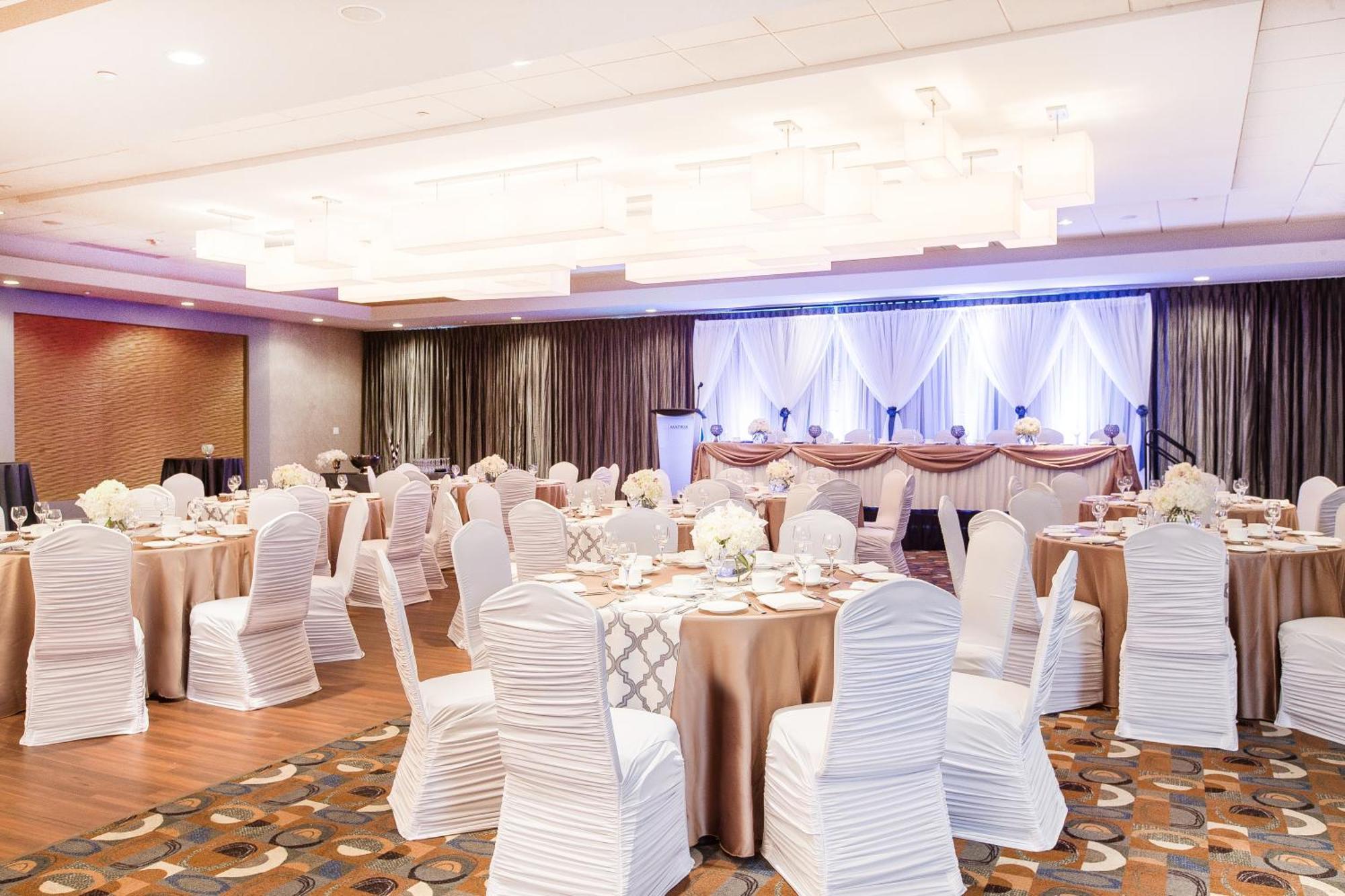 Matrix Hotel Едмънтън Екстериор снимка
