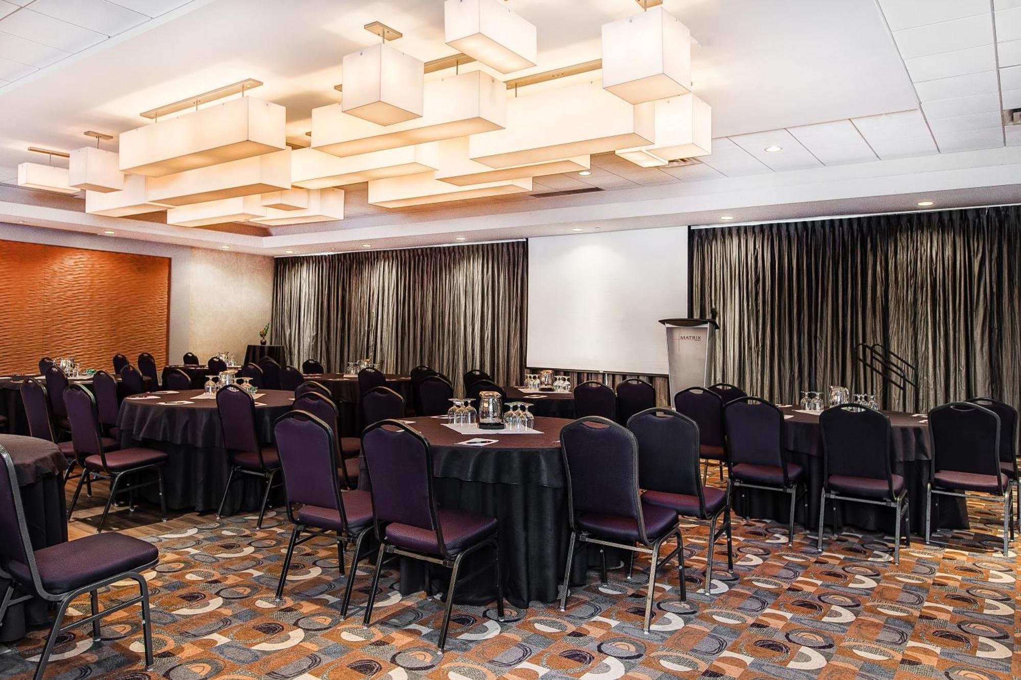 Matrix Hotel Едмънтън Екстериор снимка