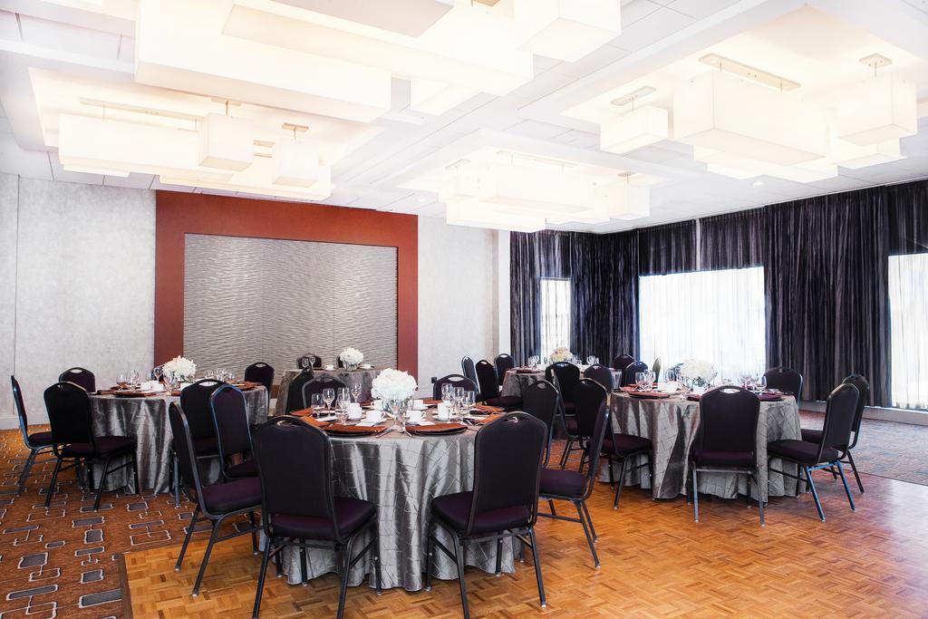 Matrix Hotel Едмънтън Екстериор снимка