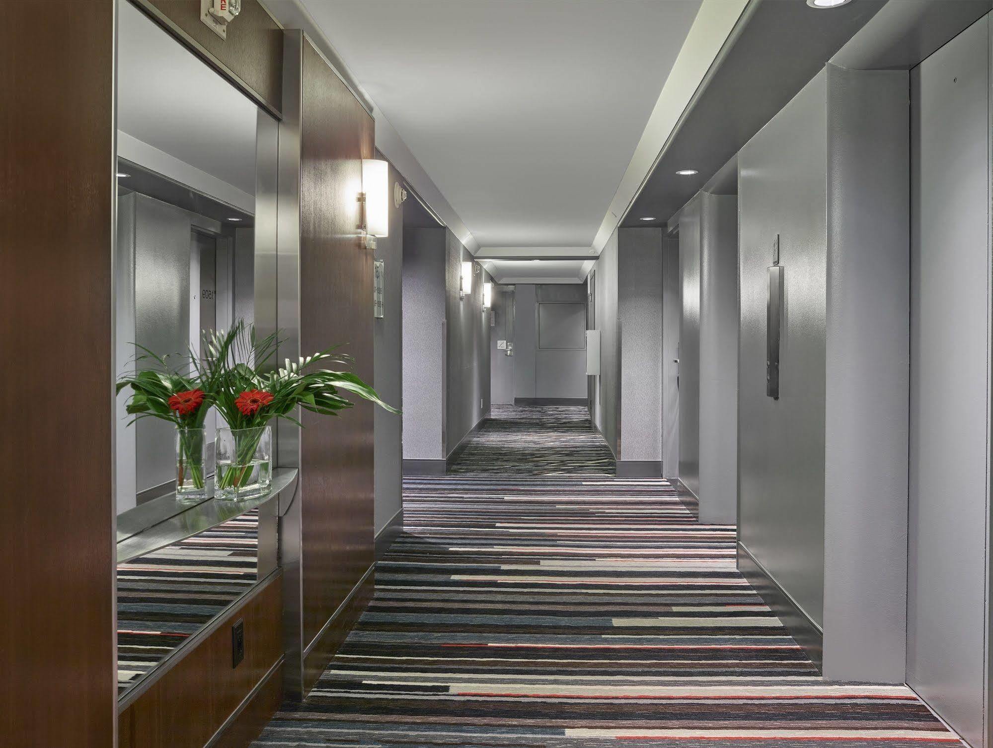 Matrix Hotel Едмънтън Екстериор снимка