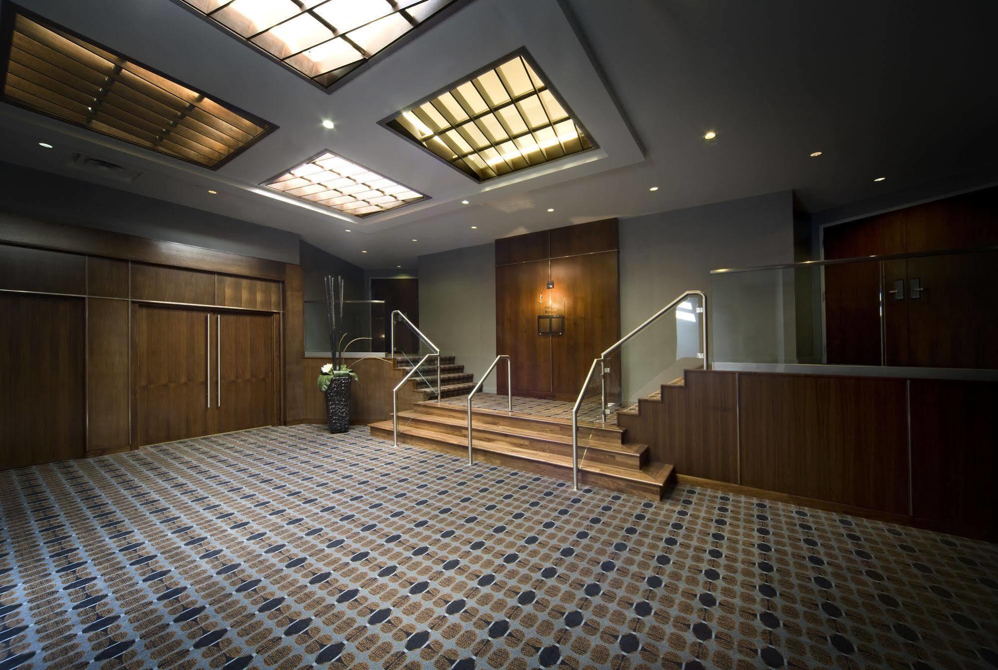 Matrix Hotel Едмънтън Екстериор снимка