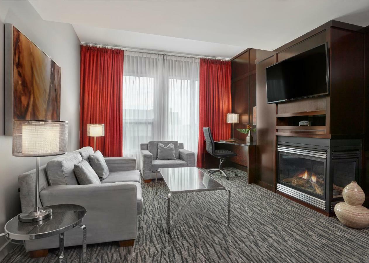 Matrix Hotel Едмънтън Екстериор снимка