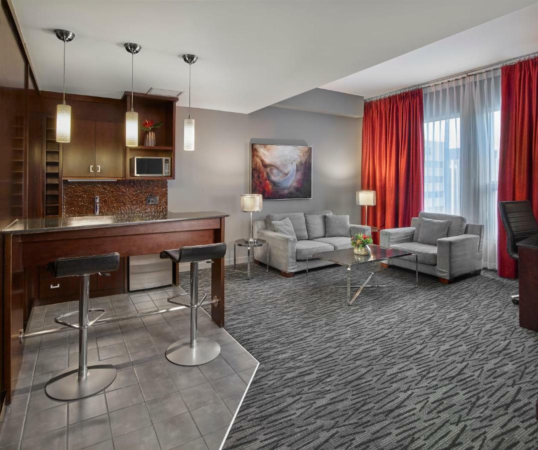 Matrix Hotel Едмънтън Екстериор снимка