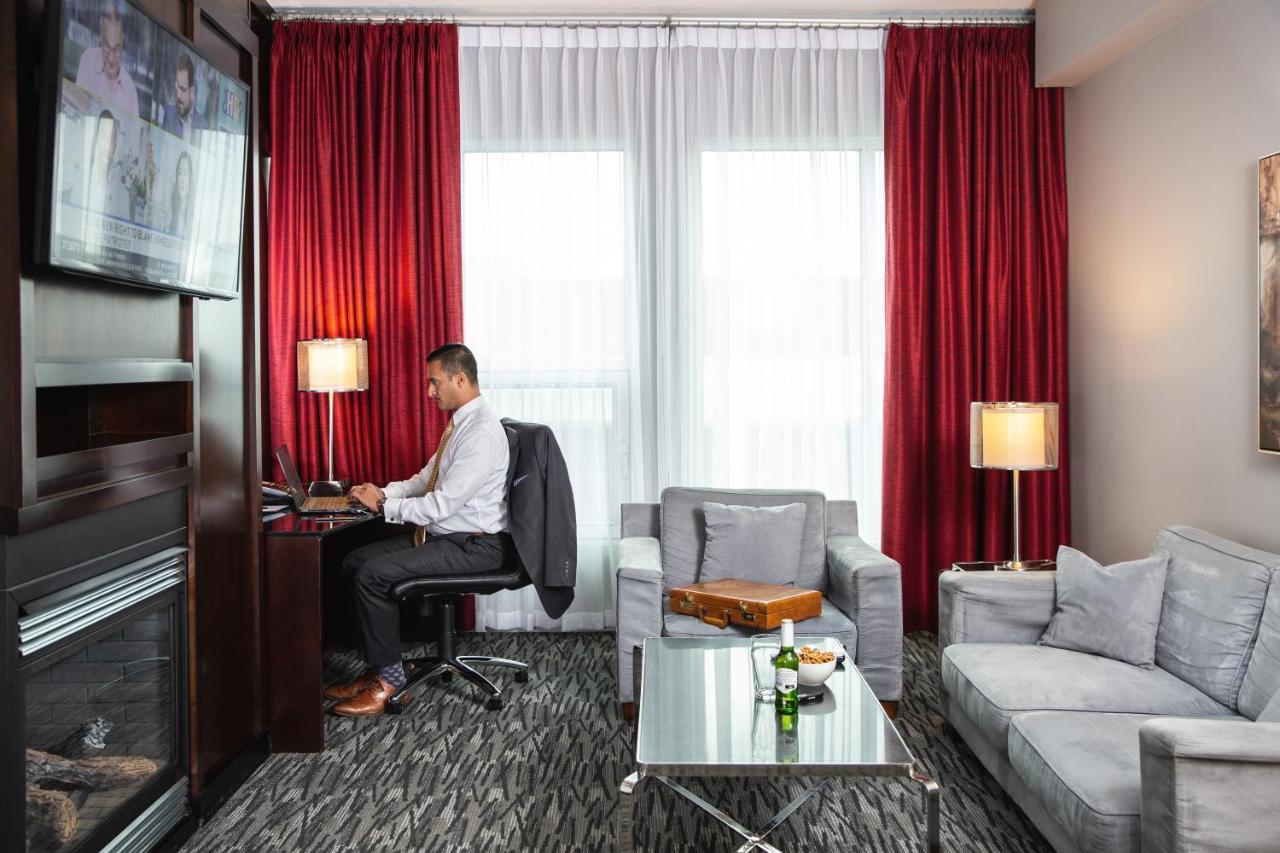 Matrix Hotel Едмънтън Екстериор снимка