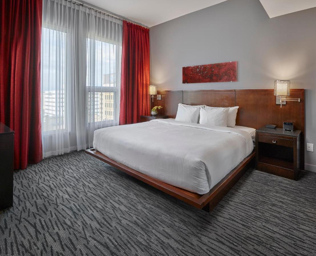 Matrix Hotel Едмънтън Екстериор снимка
